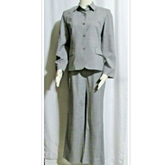Ladies HAROLD'S Gray Pinstripe Pants Suit Size 4 - Picture 1 of 8
